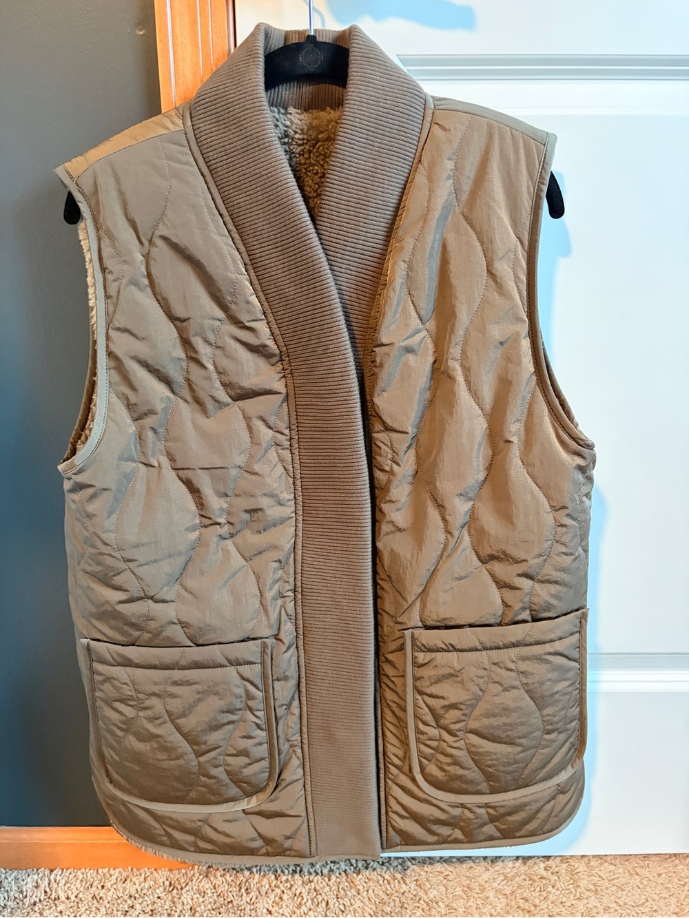 Varley vest - Picture 2 of 4